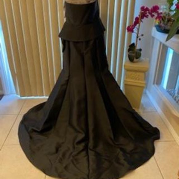 STUNNING BLACK SATIN STRAPLESS EMBELLISHED FORMAL GOWN SIZE 20 - Picture 7 of 10